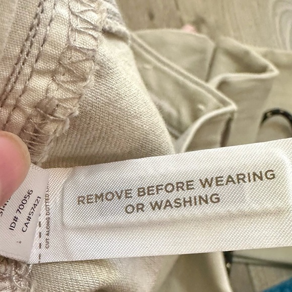 NWOT! Never Worn! Ann Taylor LOFT Grey Modern Sexy Boot Jeans in size 10 Petite - Picture 9 of 10